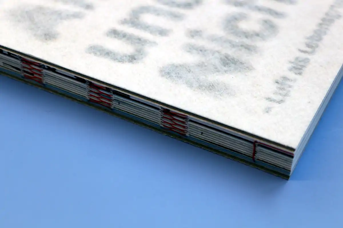 Vlies über den Printbereich kaschiert