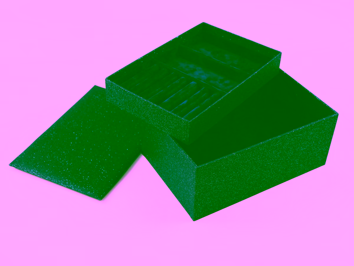 Schmuckbox mit Einsatz und Deckel