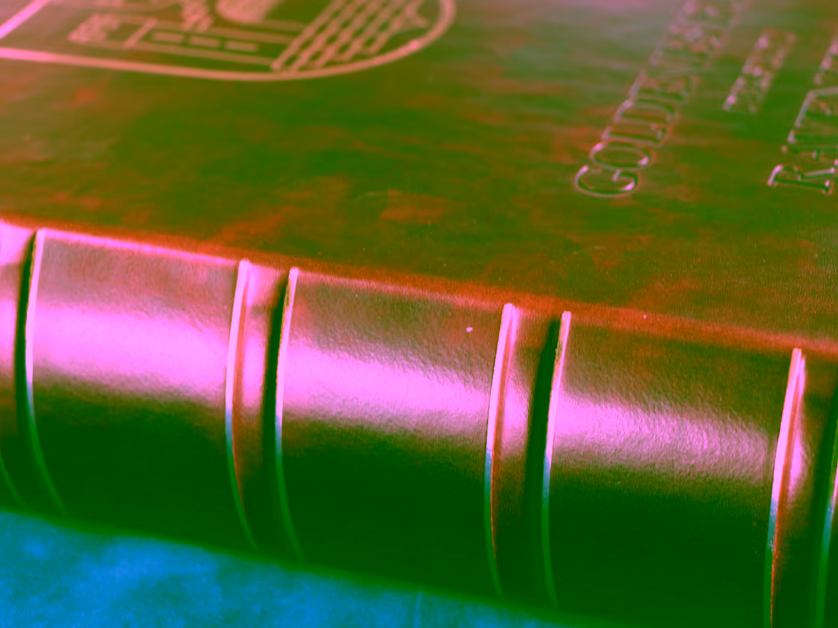 Vergoldete Bundlinien