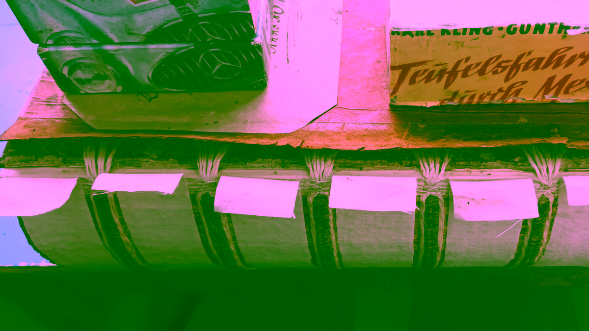 Hinterklebter Buchblock mit aufgeklebten Bünden