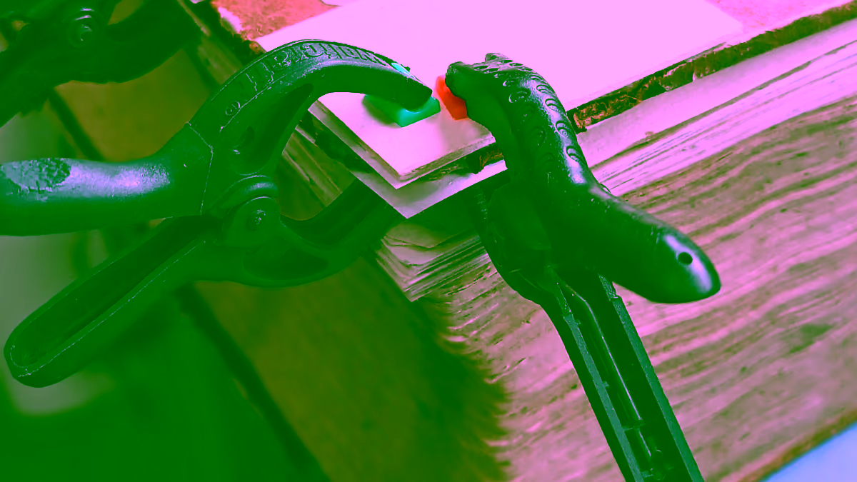 Bestoßene Ecken werden gefestigt.