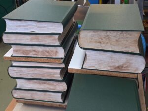 Restaurierung von Gemeindeprotokollen. Nach der Neubindung.