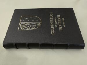 Das Goldene Buch der Gemeinde Dettingen an der Iller.