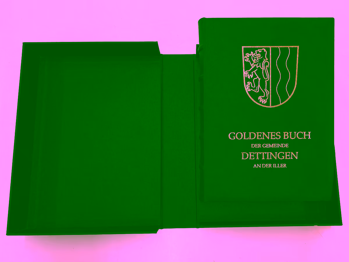 Goldenes Buch in der Kassette